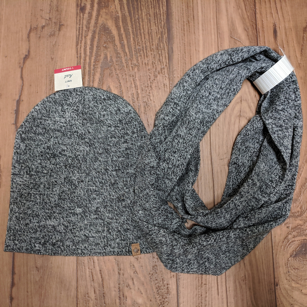 NWT 2pcs set of Scarf and Beanie Unisex